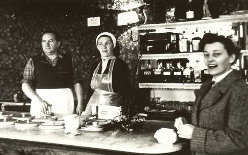 Az érdligeti cukrászdában 1962-ben